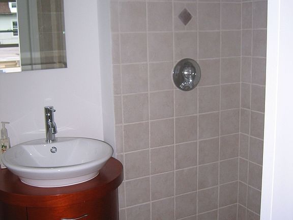 *Pics are of 3rd floor unit