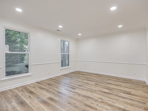 5th image of 118 Boxwood Dr