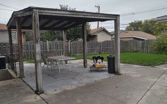 4th image of 5345 W 88th St