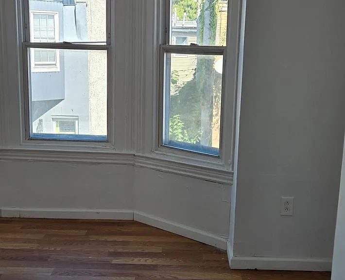 2714 W Albert St — Photo 8