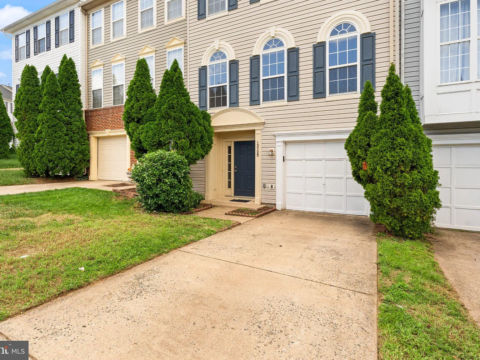3 bed, 4.0 bath, 2650 sqft, $2,800 — Photo 3