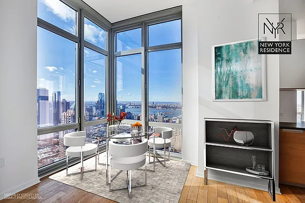 Sold by New York Residence | media 14