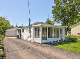 1345 W Juliah Ave, Flint, MI 48505