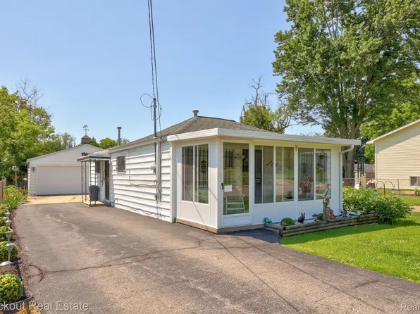 1345 W Juliah Ave, Flint, MI 48505