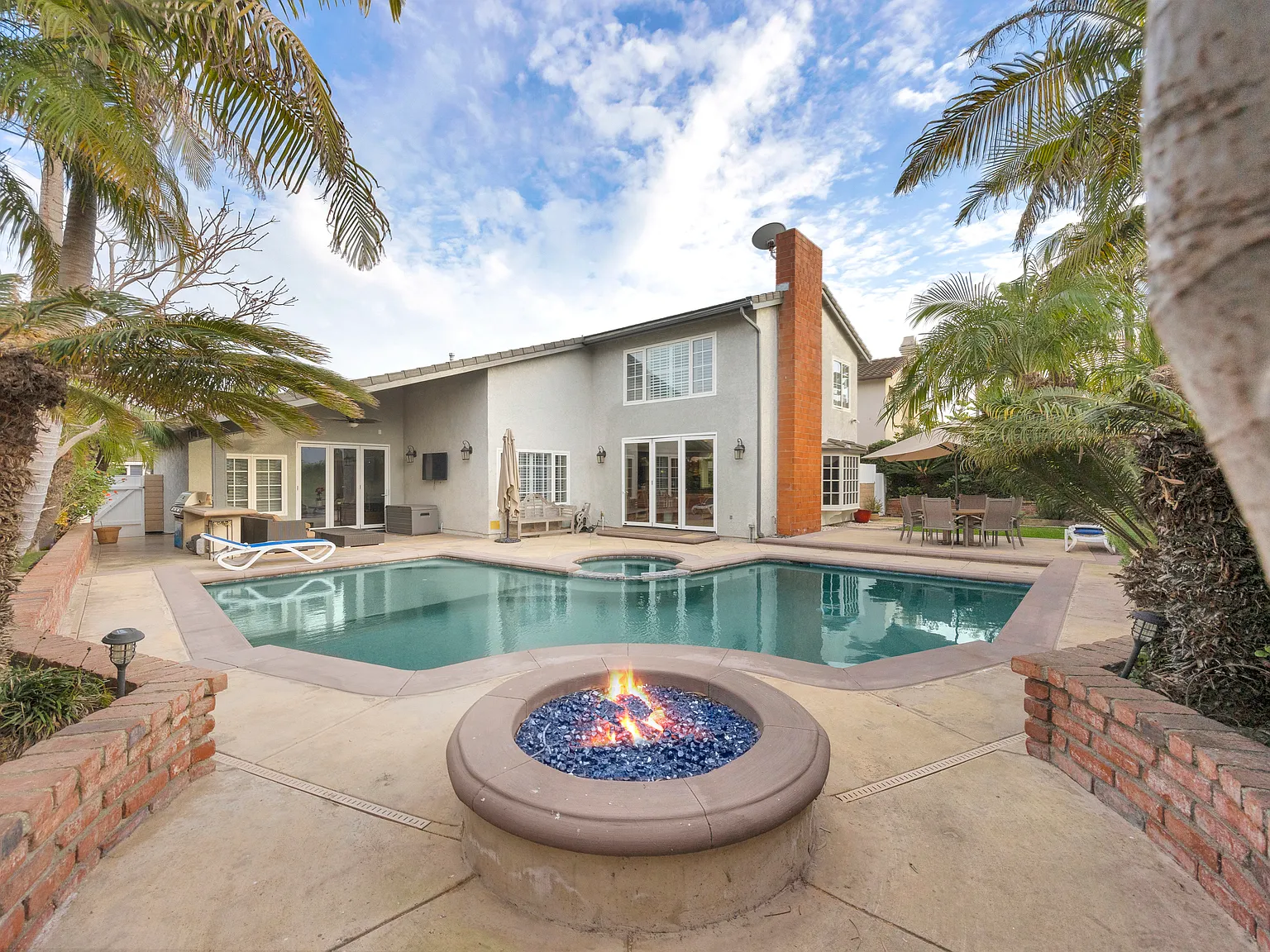 5 bed, 3.5 bath, 2798 sqft, $13,500 — Photo 1