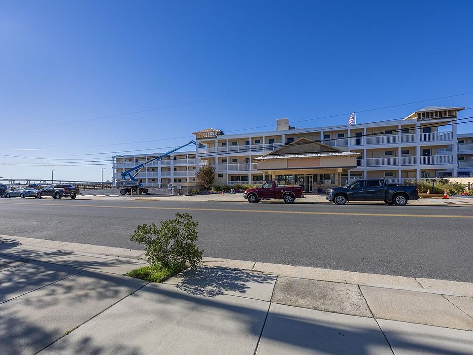 1st image of 200 Bay Ave Suite 301