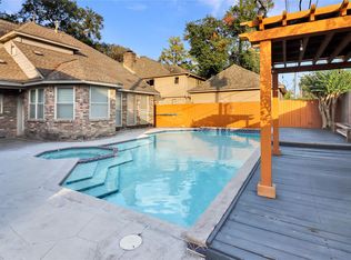 12511 Oakcroft Dr, Houston, TX 77070