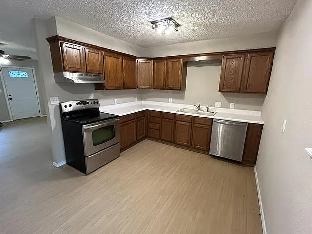 818 E Hayes St — Photo 8
