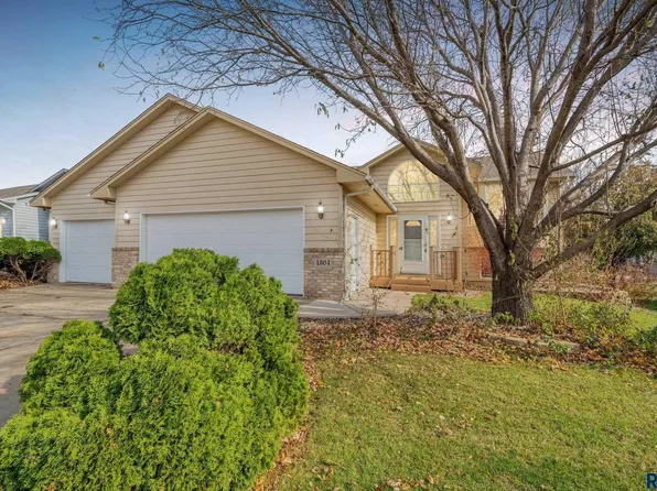4304 S Lisanne Ave, Sioux Falls, SD 57103