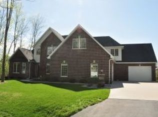 N9165 Oak Lawn Dr, APPLETON, WI 54915