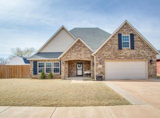 3608 Plantation Dr, Enid, OK 73703