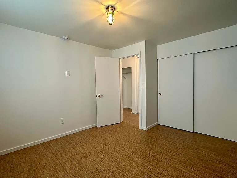 Riverside Apartments — Photo 32