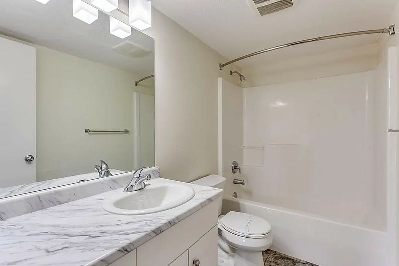 Airdrie Apartment for rent - 2 Bedrooms — photo 13