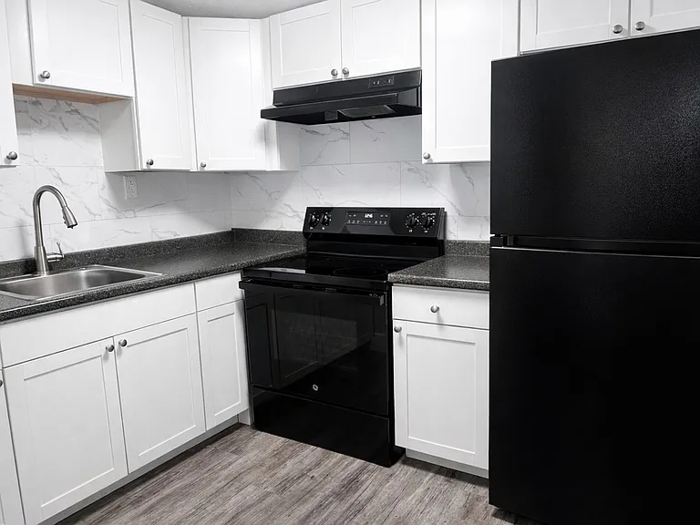 2805 W Walnut St — Photo 6