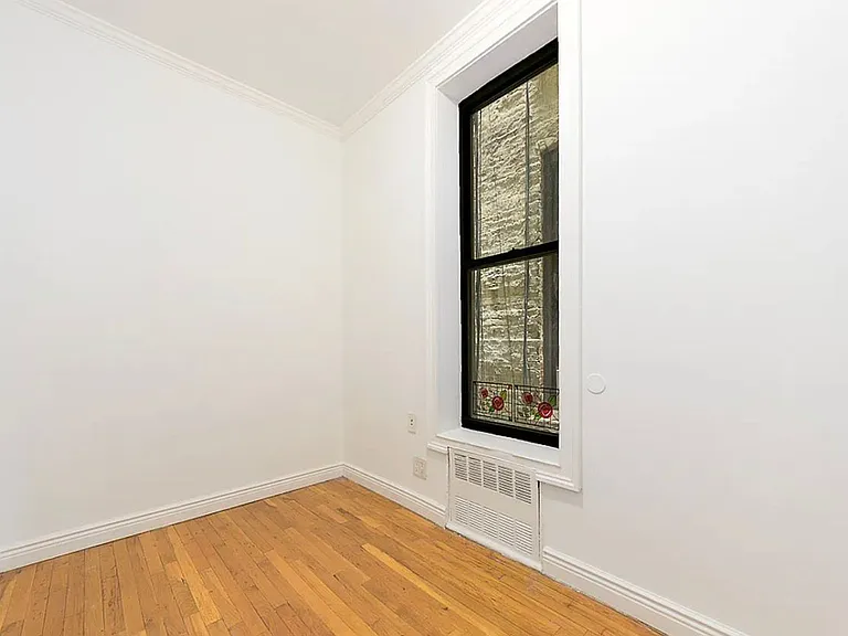 262 Saint James Pl #5B — Photo 2