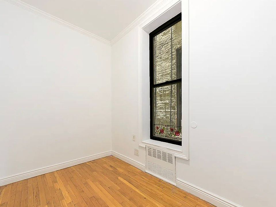 2nd image of 262 Saint James Pl APT 5B