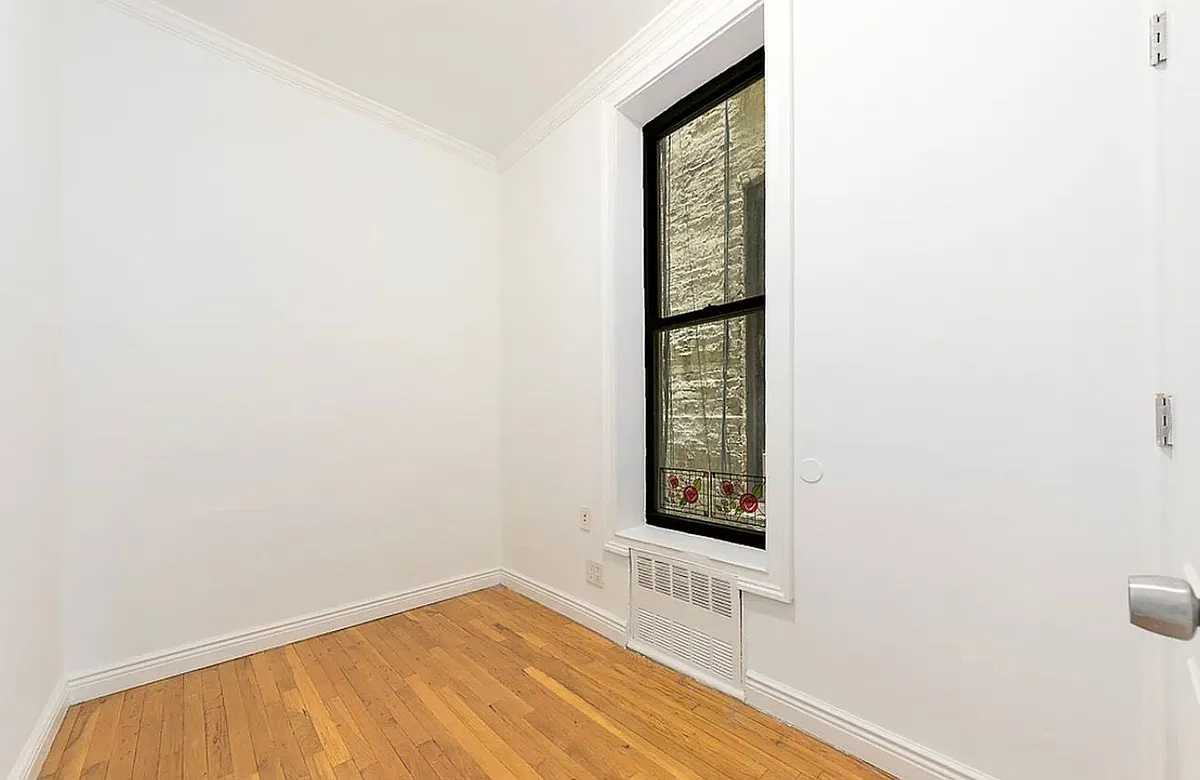 Building Photo - 262 Saint James Pl #5B