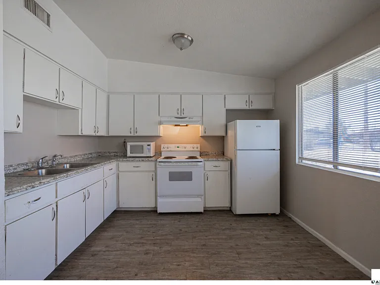 2139 W Devonshire Ave #4 — Photo 8