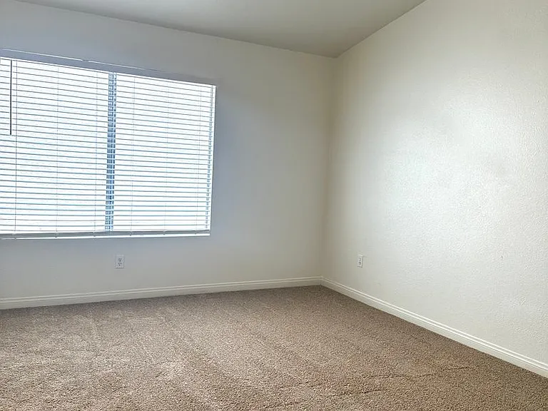 183 Caswell Ct — Photo 12
