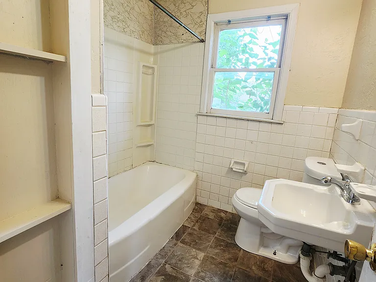 2407 SW B Ave — Photo 4