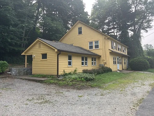 Building Photo - 453 Glastonbury Tpke