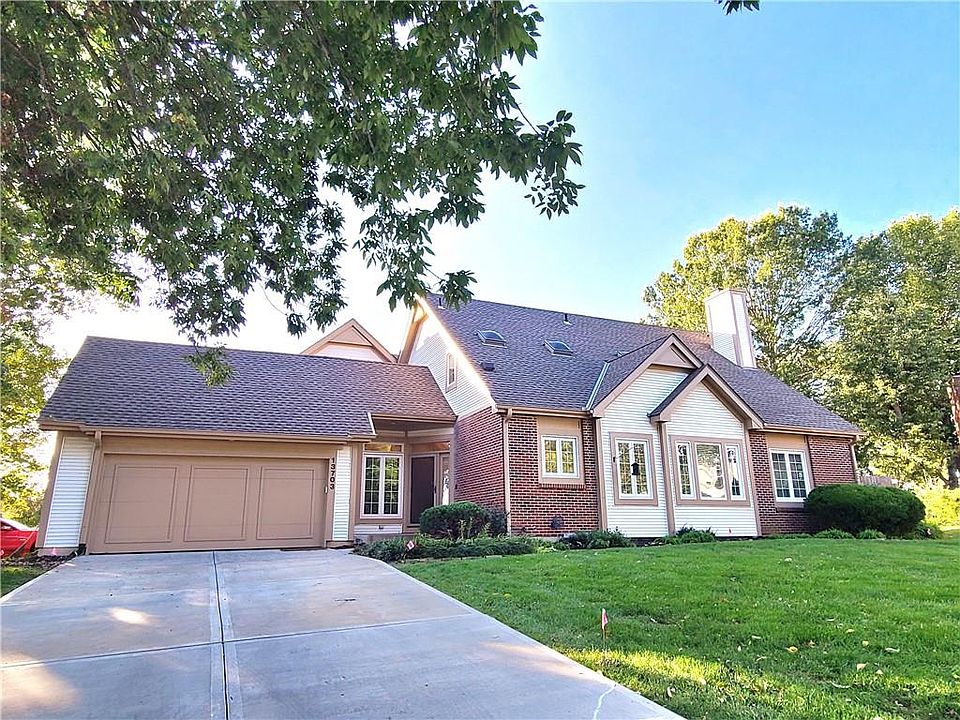 13703 Pembroke Cir, Leawood, KS 66224 MLS 2458212 Zillow
