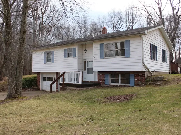 704 N Liberty Rd, Grove City, PA 16127