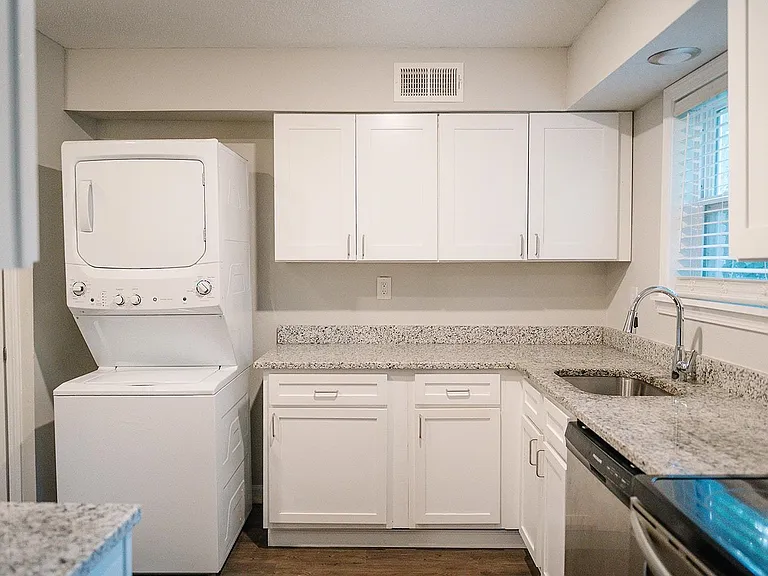 216 N Hollywood St #4 — Photo 6