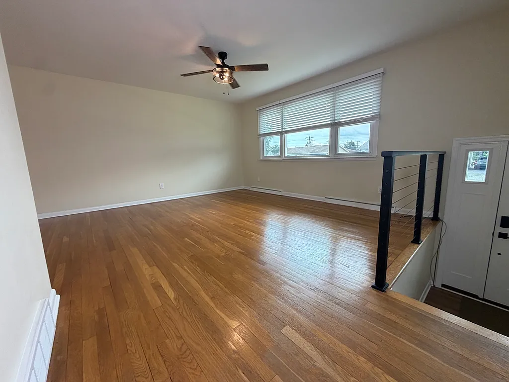3 bed, 1.5 bath, 1678 sqft, $2,500 — Photo 4