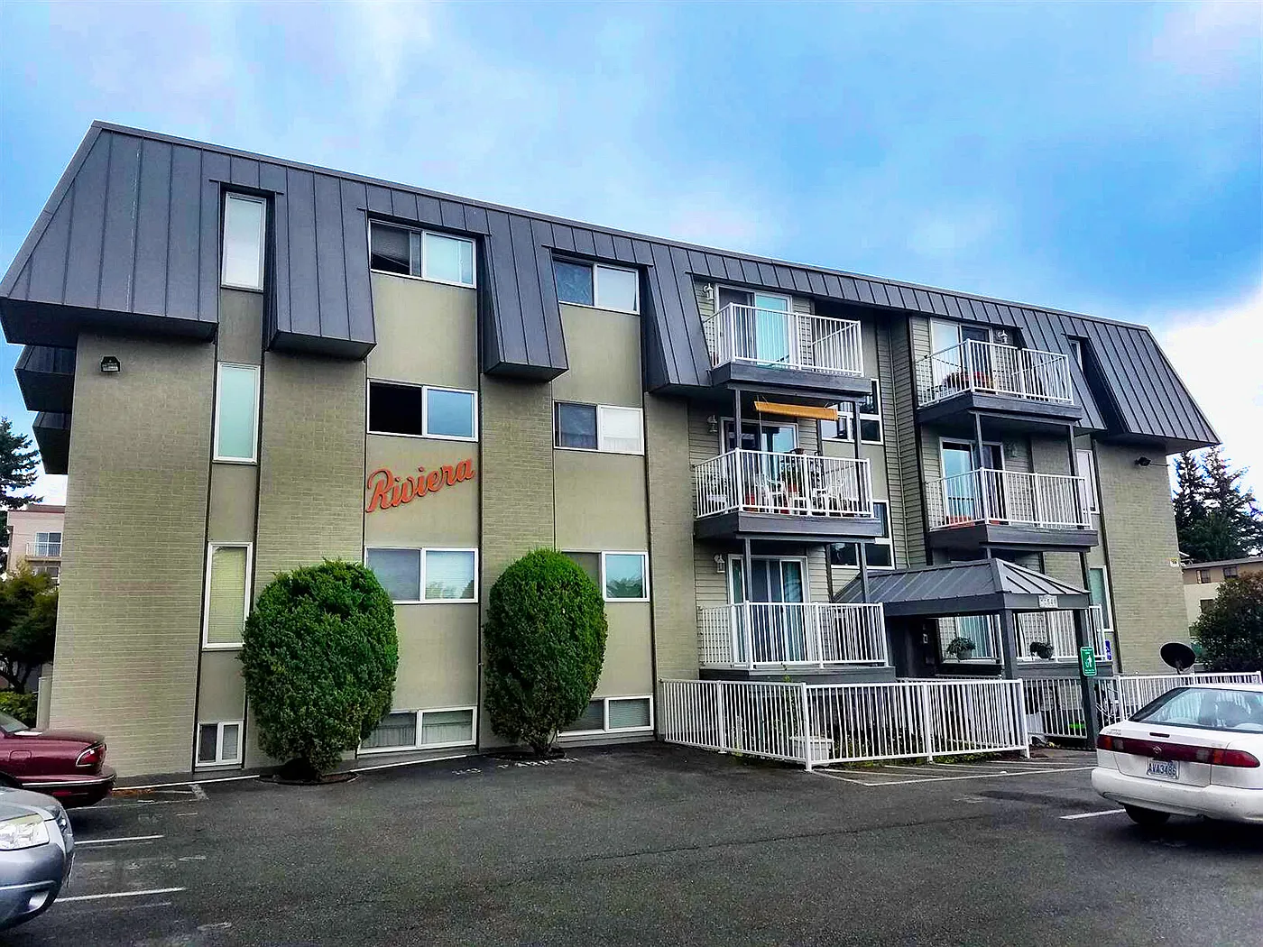 Riviera Apartments Northgate — Photo 1