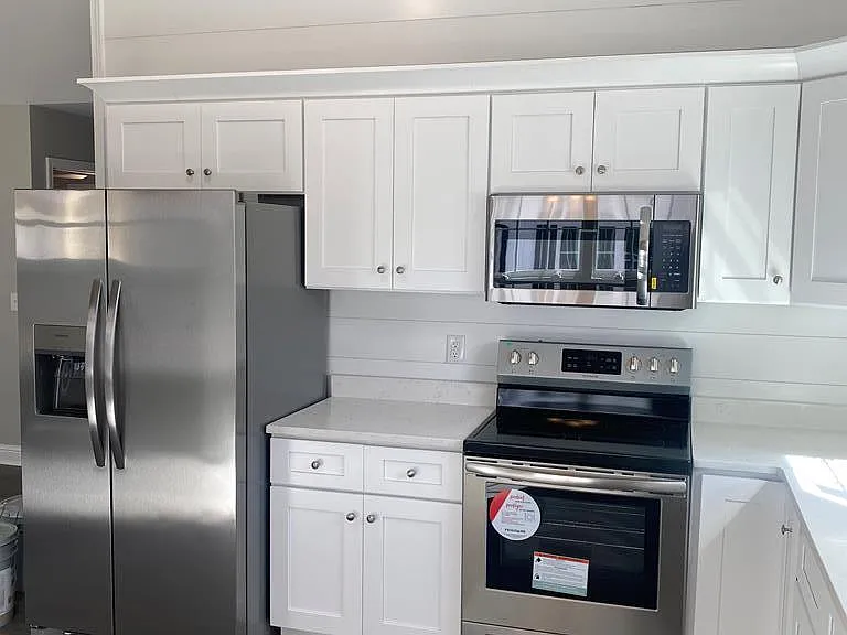 1135 Veterans Dr — Photo 4