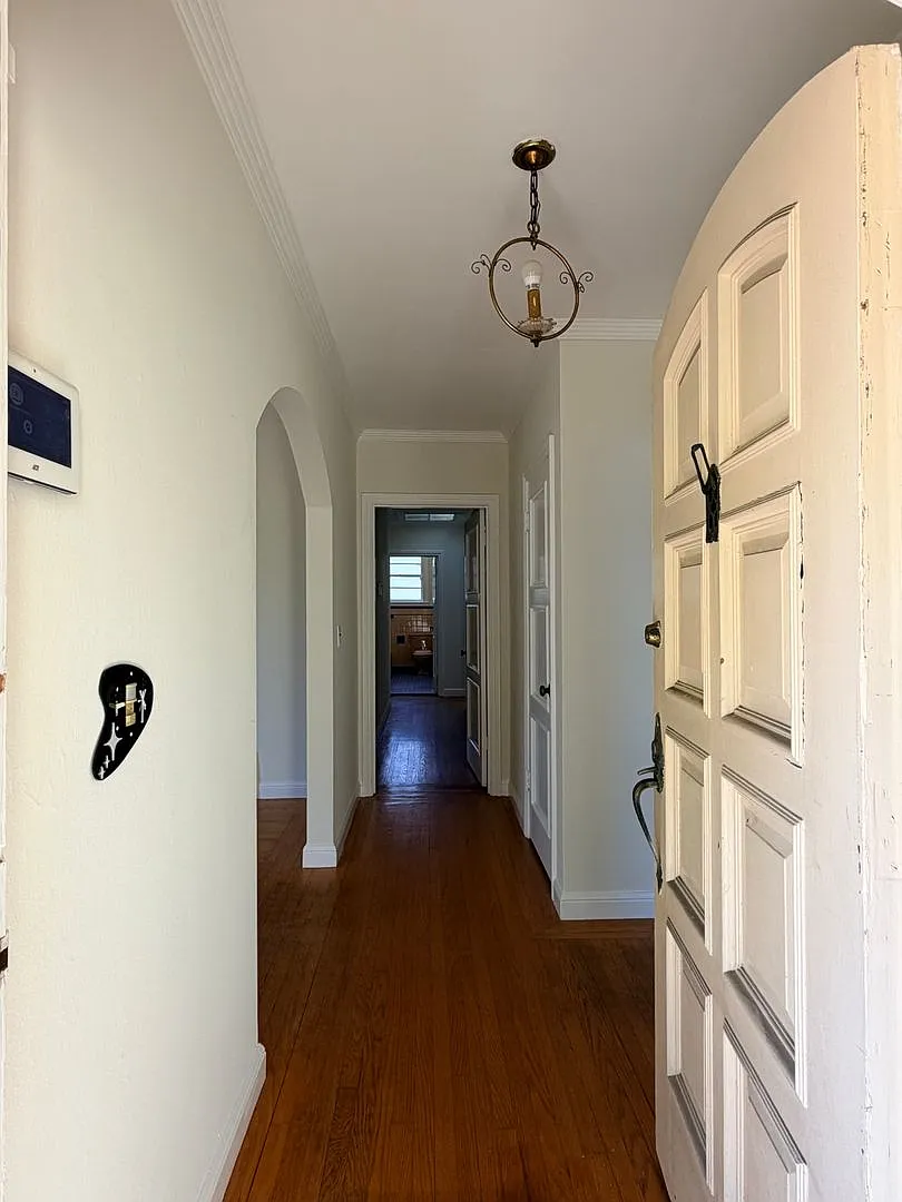 Charming 3-Bedroom Oakland Home with Vintage Character and Spacious Backyard — Photo 2