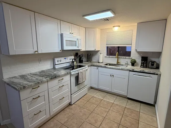 540 S West Rd APT 24, Wickenburg, AZ 85390