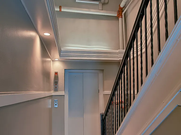 210 Walnut St — Photo 9