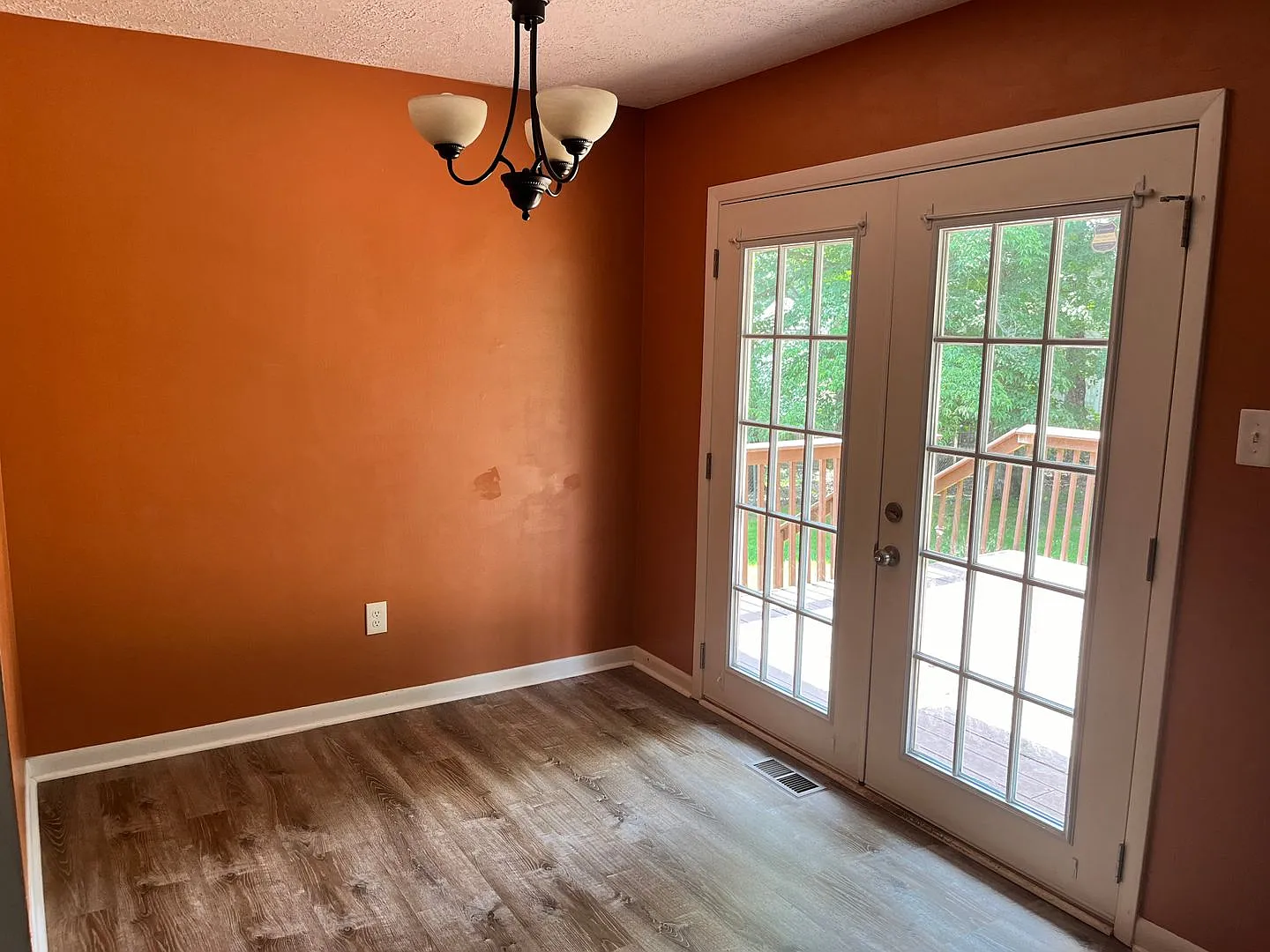 3BR/ 1.5BA Home in Rocky Hill w/ fenced backyard — Photo 3