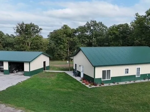 15818 Walnut Grove Dr, Moravia, IA 52571