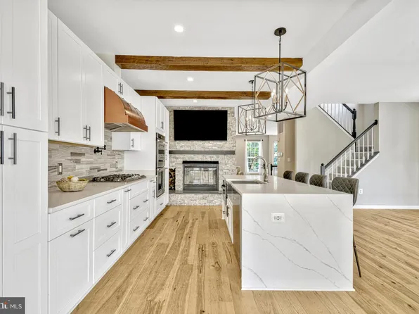 42751 Bennett St, Chantilly, VA 20152