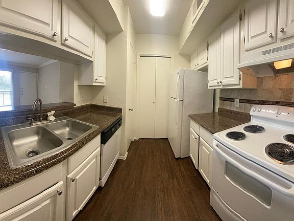 4th image of 1302 E Broadway St #K