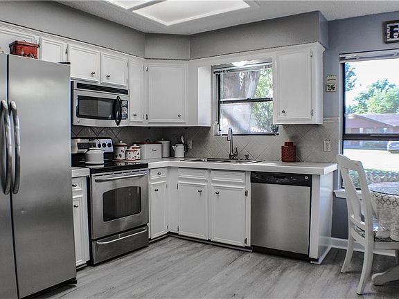 4th image of 1006 Wilkes Cir