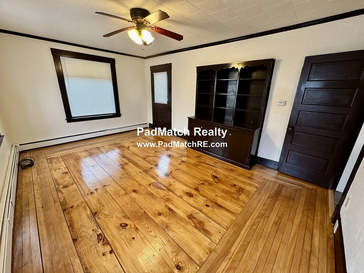 3 bed, 960 sqft, $2,100 — Photo 2