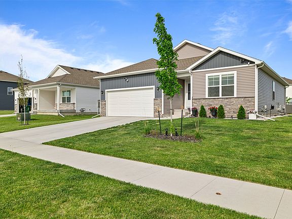 3rd image of 1313 NE Deerfield Dr