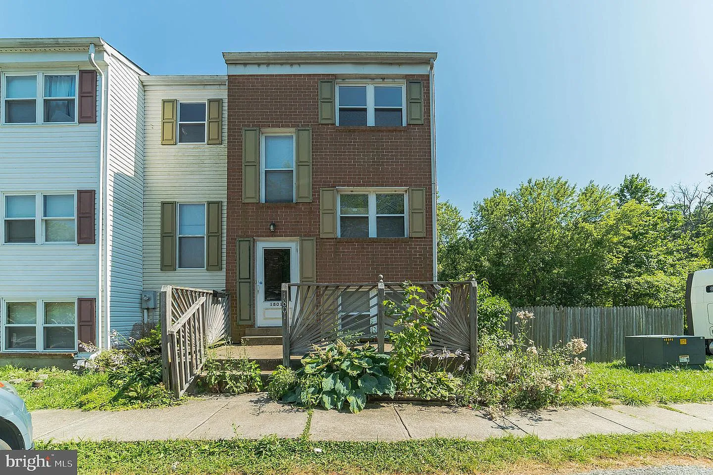 1801 Eloise Ln photo 1