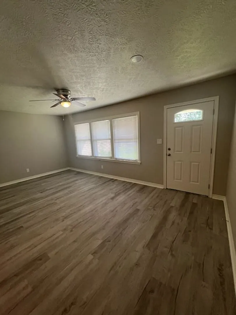 3 Bed, 2 Bath House PNGISD — Photo 3