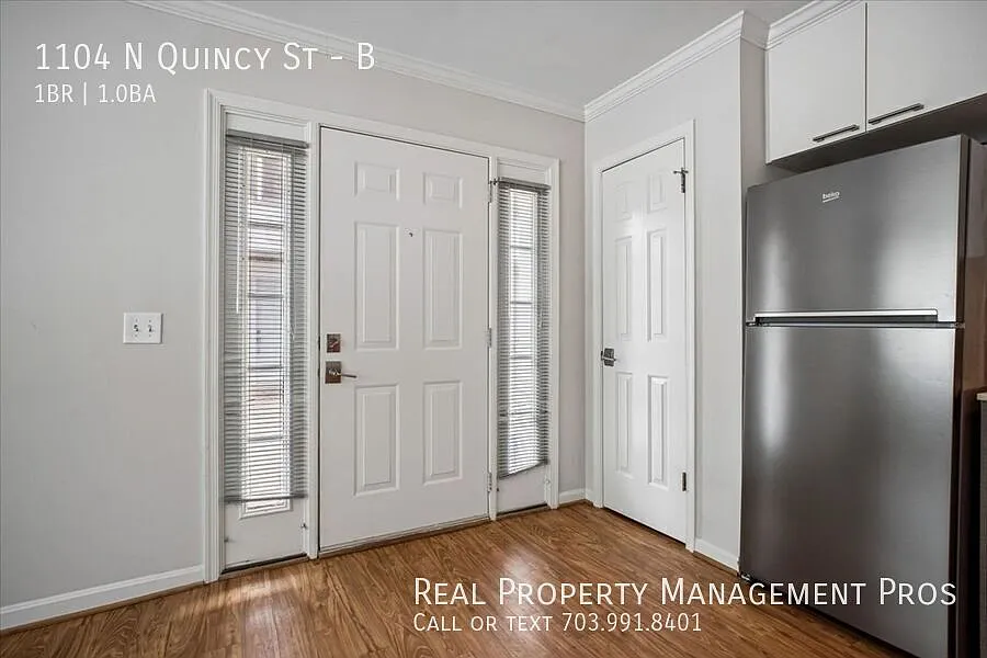Building Photo - 1104 N Quincy St #B