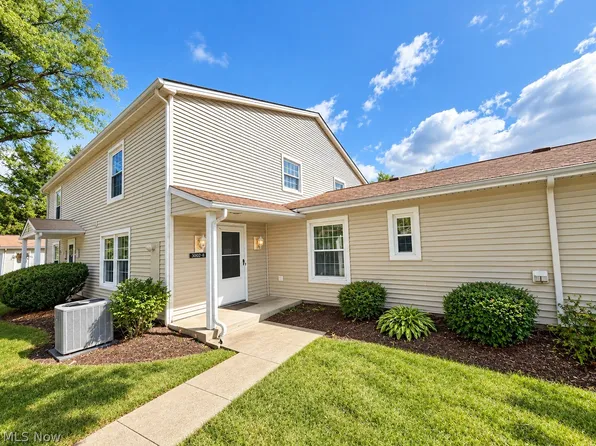 3002 Ivy Hill Cir Unit B, Cortland, OH 44410