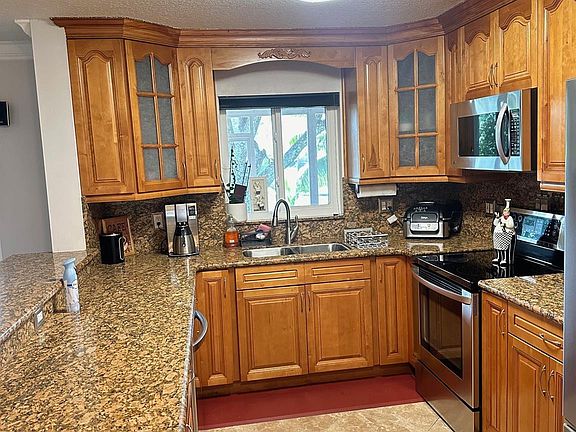 3rd image of 8474 SW 42nd Court