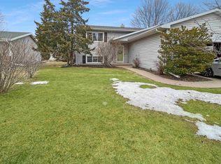 2912 E Dietzen Dr, Appleton, WI 54915