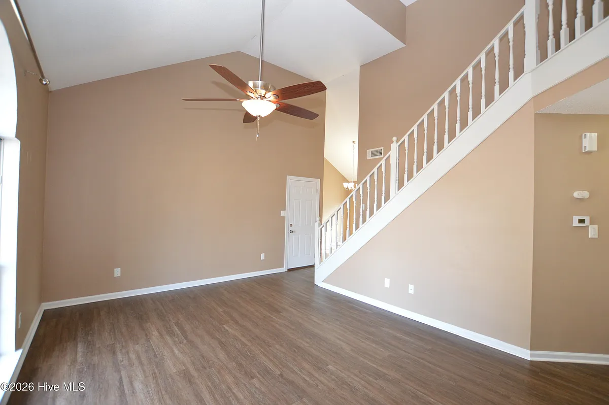 Building Photo - 107 Honey Tree Ct