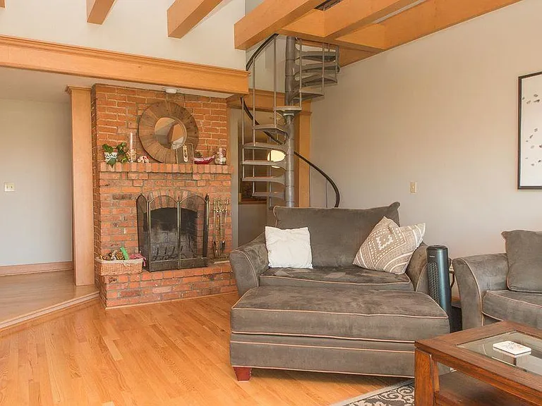 2343 Maryland Ave — Photo 8