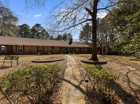 2206 E Pinecrest Dr, Atlanta, TX 75551